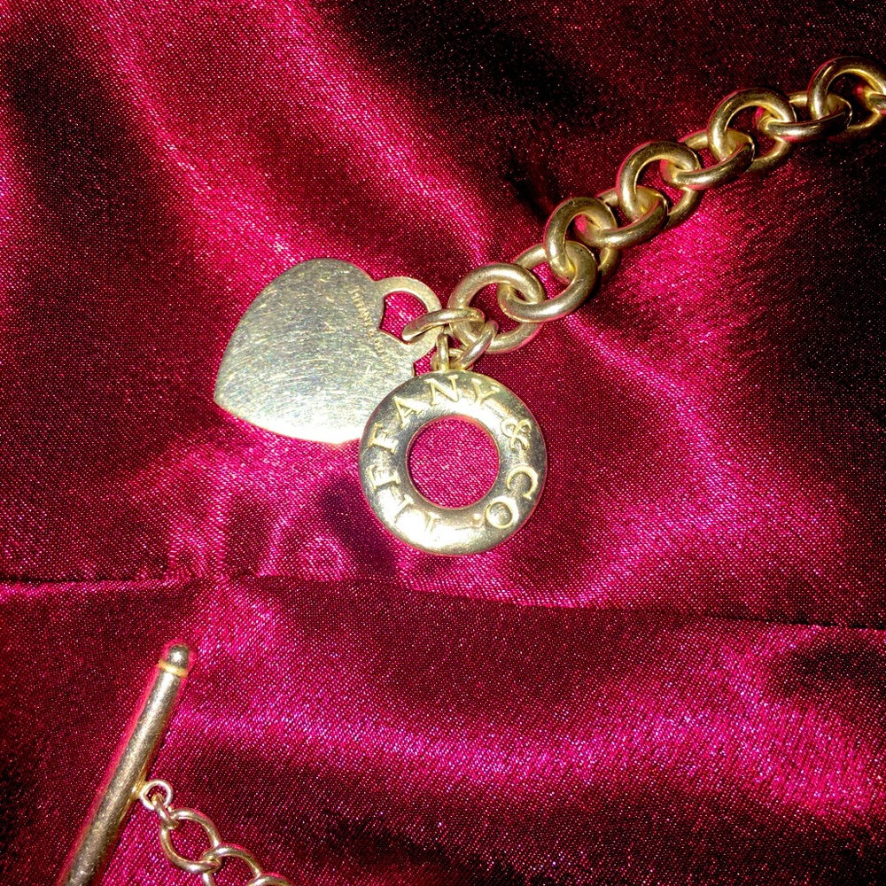 Tiffany Toggle choker it’s 16inches worn couple times I have pouch and box.